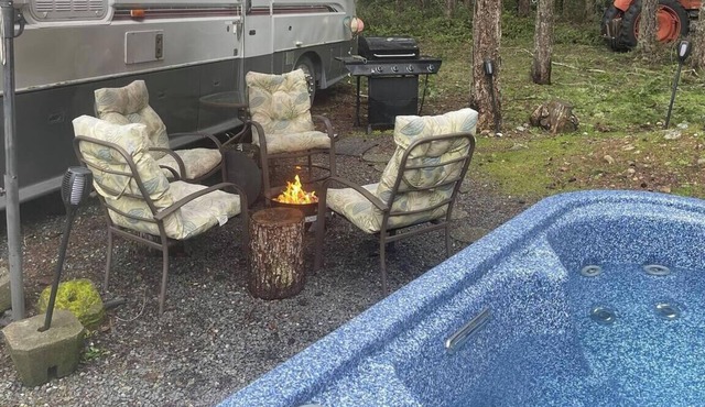 The Great Escape - Shirley with secluded Private Hot Tub - accommodates up to 4 guests