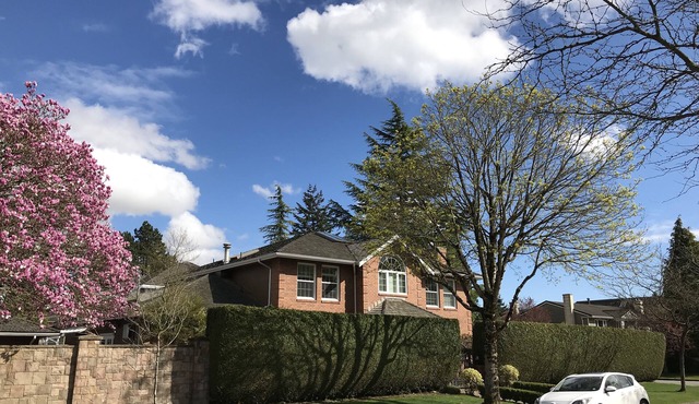 The Hudson House ❤️Luxurious 8 BR+6 BA in Central Van with Jacuzzi and Sauna ❤️