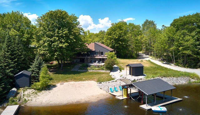 The Lake House! Private 3.6 Acres Family Retreat!