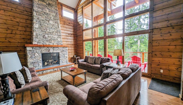 The Minks: 6-bedroom luxury mountain chalet with hot tub & sauna