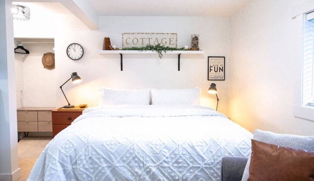 The Nook | Top Floor Suite with Mountain View