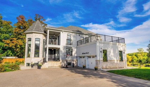 The Norval Villa | Perfect for Weddings, Parties & Holiday Getaways