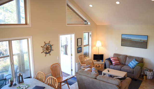 The Outlook at Deep Bay - North Suite