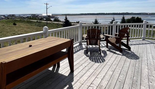 The Red Rock Beach House 🌊 Relax, Unwind & Enjoy!