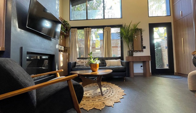 The Roncy Den ~a boutique laneway house