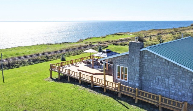 The Simeon - Upscale Bay Views by Doorbed