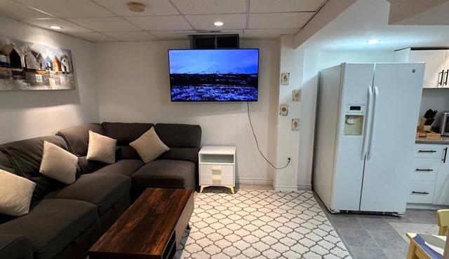 The Staycation Spot of 6ix Come stay in Modernised Home with all amenities