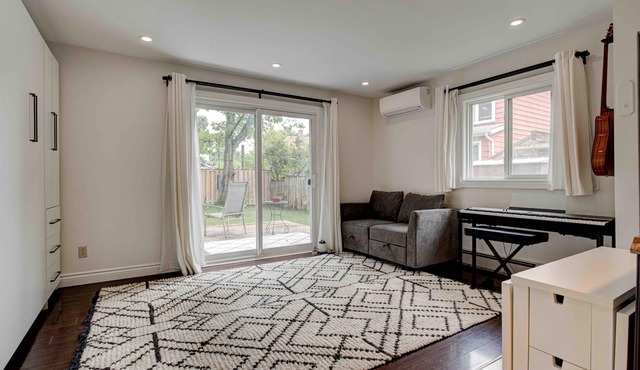The Studio: bright, cozy, quiet