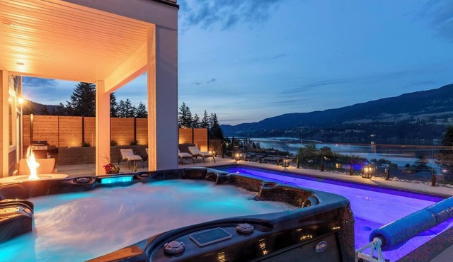 The View 4 Bedroom 3 Bath Pool and Hot Tub