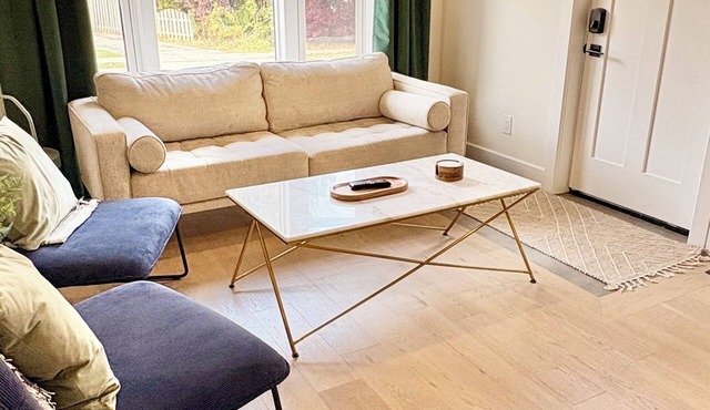 The Walnut on Victoria Park | 2 Bedroom 1 Bath 3 Beds| Main Floor w Basement