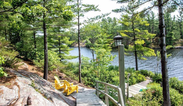 The Willow | Lakefront Cottage | Muskoka