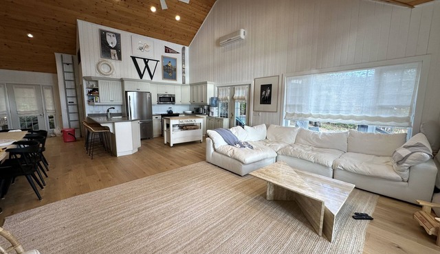 This Breathtaking Lake Muskoka beauty has it all!