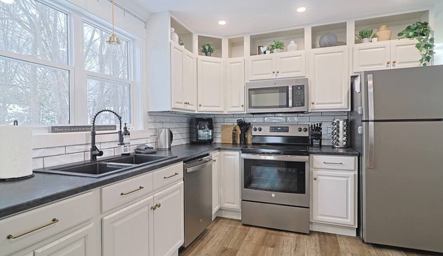 This house is a 3 bedroom(s), 1.5 bathrooms, located in Fredericton, NB. in Fredericton