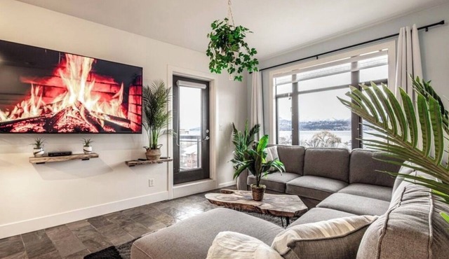 Top Corner Penthouse at the sought after Playa Del Sol Resort Steps from the Beach. Amenity and Dining rich.