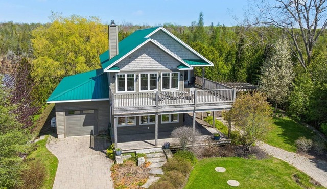 Topaz Beach Cottage | AC | Waterview