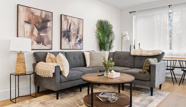 Townhouse with Rooftop Deck in Downtown Kelowna