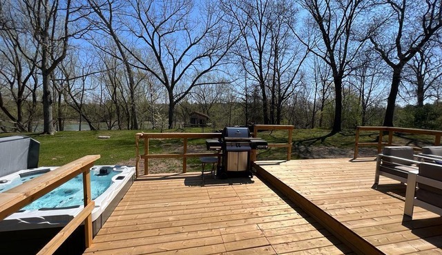 Tranquil Ausable River Cottage - A Family Retreat