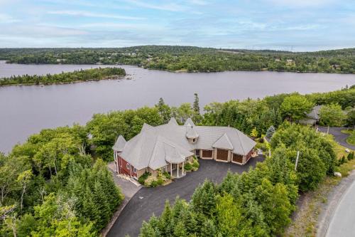 Tranquil Chateau on Moody Lake