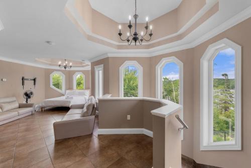Tranquil Chateau on Moody Lake
