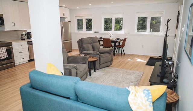 Tranquil Forest Oasis in Convenient Location