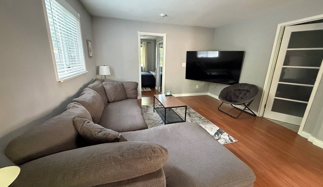 🌿 Tranquil Garden-Level Retreat in Walnut Grove - Langley 🍷🐾