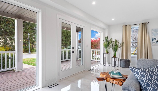 Tranquil Lakeview Oasis Balcony WIFI Free Parking