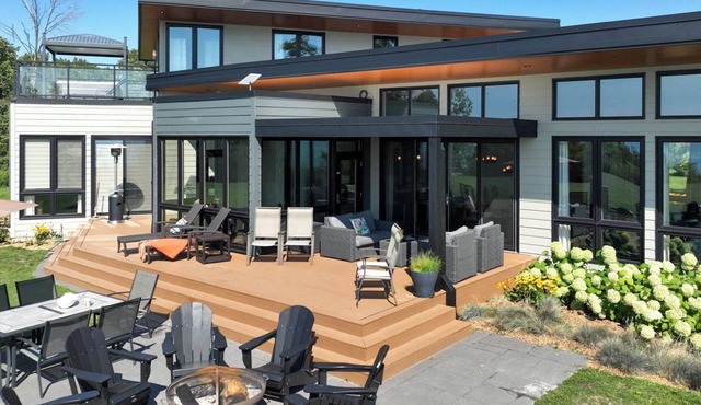 Tranquil Oasis, 3 King beds, Hot tub, Games rooms