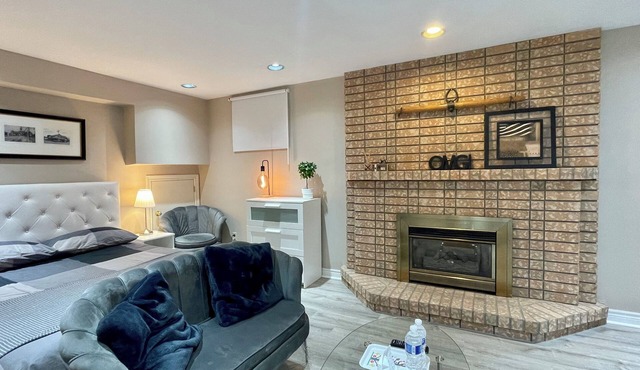 Tranquil Retreat: Cozy Independent Space Awaits You, North York
