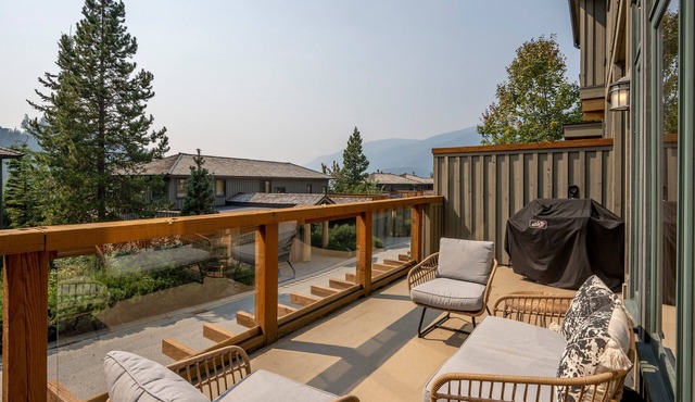 True SKI IN/OUT | Updated 3.5BR | Hot Tub | Garage | Managed By Aloha Whistler
