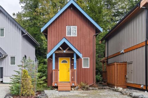 Tyee Retreat Cozy Lofted 1 Bedroom Cabin