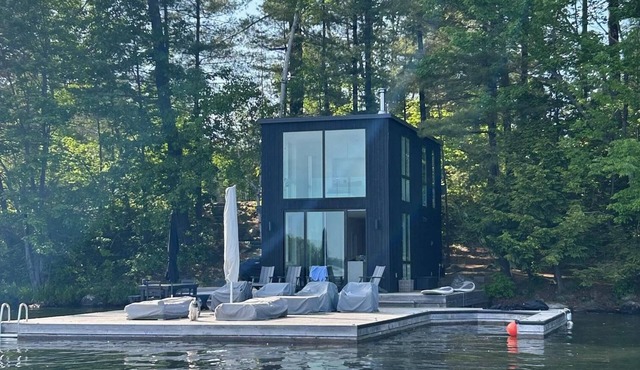 Unique 2+ bed 3+ bath Lake Rosseau cottage on the water