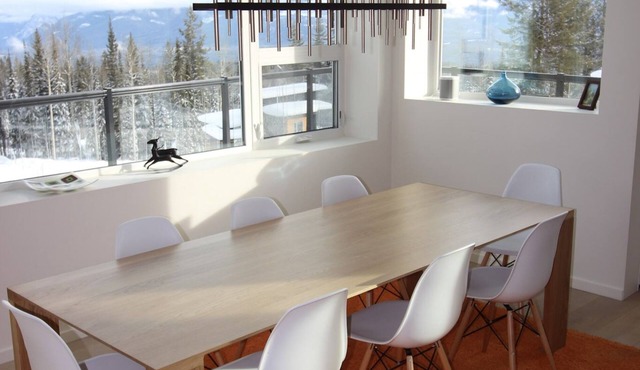 Unparalleled Modern Luxury with Panoramic Mountain Views 4Br/3.5Ba