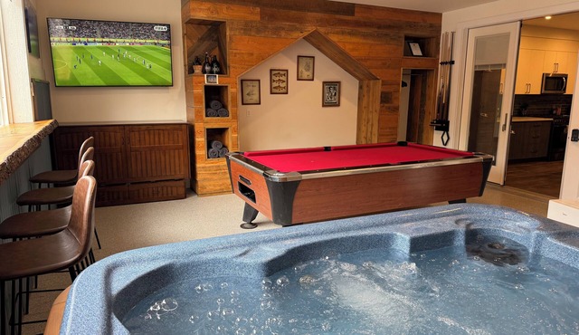 Unwind in this spacious mountain condo featuring a private hot tub, pool table, mini bar, and premium amenities—perfect for family vacations and ski getaways with friends.