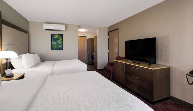 Unwind with Ease: 2 Convenient Rooms, Indoor Swimming Pool, and Free Shuttle in Calgary