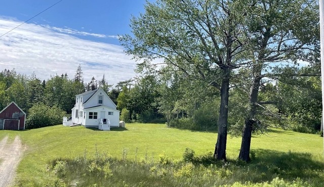Updated 1900's School House in Central Cape Breton w/wifi and air conditioning