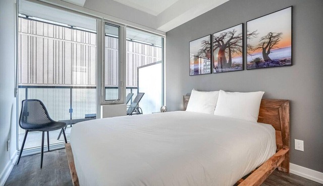 Upscale 1BR Apt with Stunning Views, near CN Tower