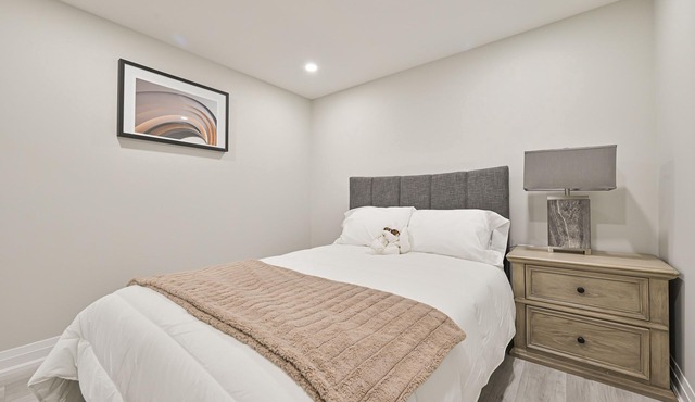 Upscale Space - 5 min from Square One