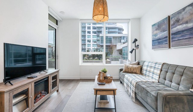 ♛ Urban Sleek | Furnished 1BR& 1 BA + Patio | DT White Rock