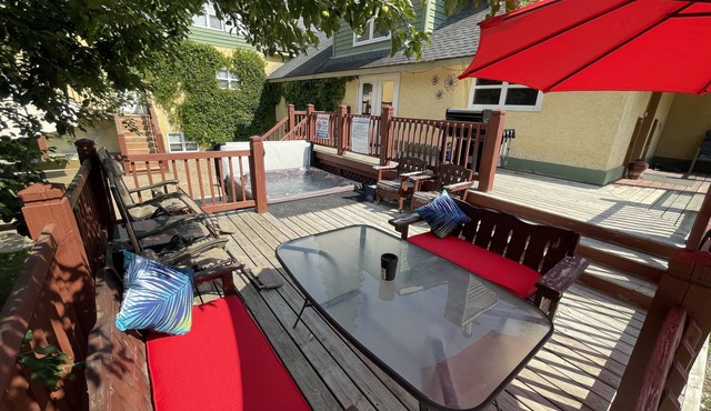 VACATION RENTAL- SLEEPS UP TO 10 -GOLDEN BC
