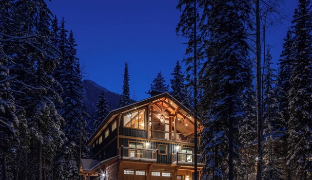 Valhalla: 6 bedroom luxury home at Kicking Horse Mountain Resort