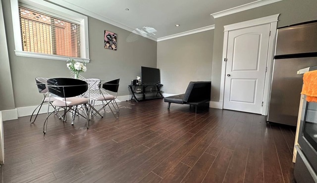 VANCOUVER 1B1B-PRIVATE ENTRANCE-NEAR YVR/DT/RMD-FREE PARKING-FAMILY FRIENDLY