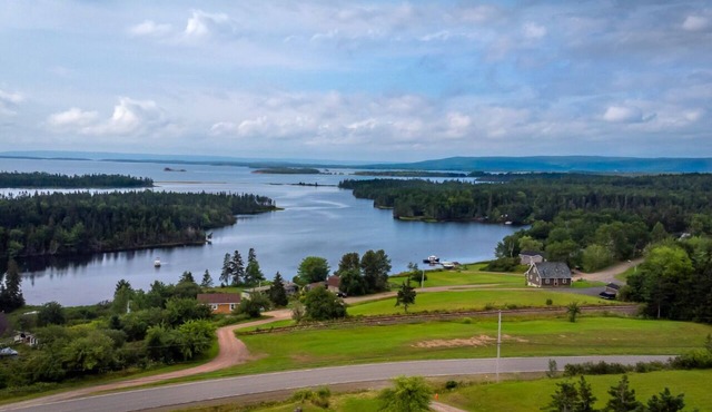 Veronica’s Place - Brand new, roomy cottage on the Bras D'Or Lakes