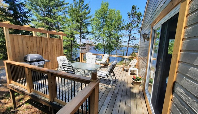 Very Private Lakefront Cottage in sheltered cove on Lake Nipissing South Bay
