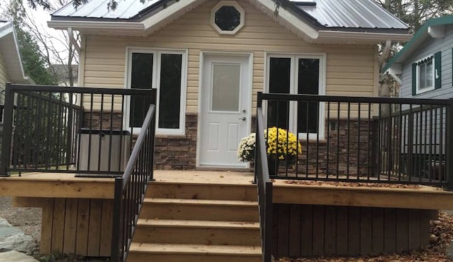 Victoria Harbour Cottages Loft Chalet