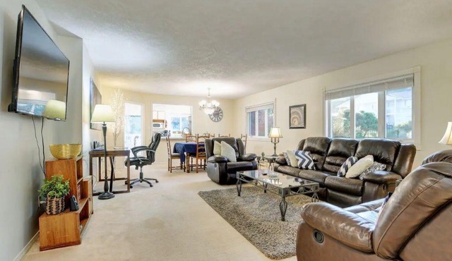 Victoria's West Coast Living, 3 bdr, 2000 sqft