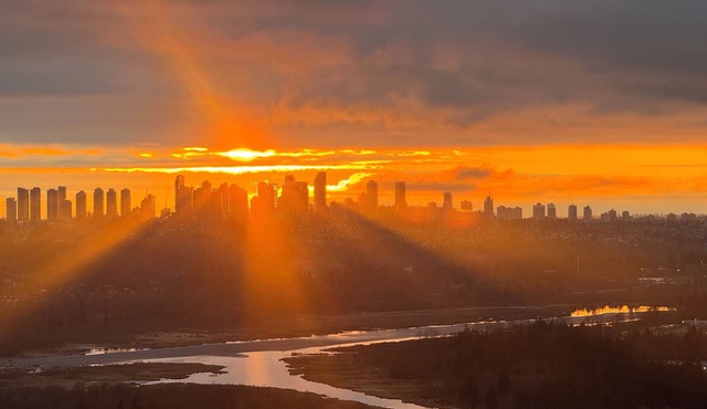 View! Beautiful BBY condo has everything step awaySkytrain, mall, grocery…