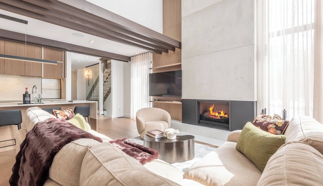 Villa Eclipse Solaire | Hot tub & Sauna | Walk to Ski-in Ski-out | Tremblant Living