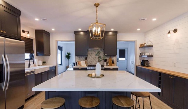 Walk to Downtown Picton, 4-bedroom