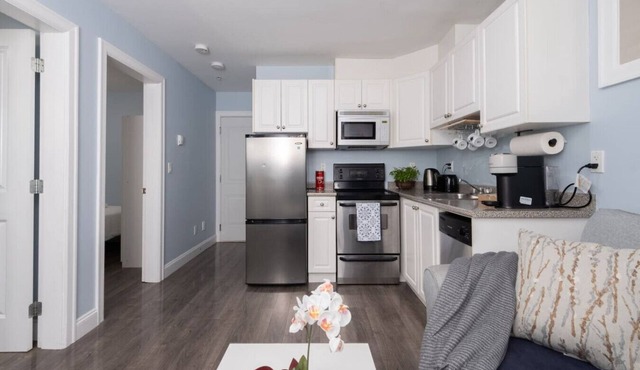 Walk to SkyTrain, Grocery & More 2 bedroom suite