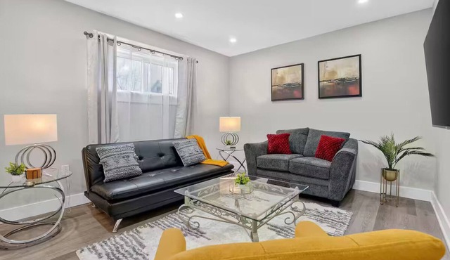 Walkable to DT | Suits Large Grps | 2 Parking spot